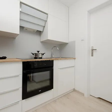 Elegant In The Centre Of By Renters *